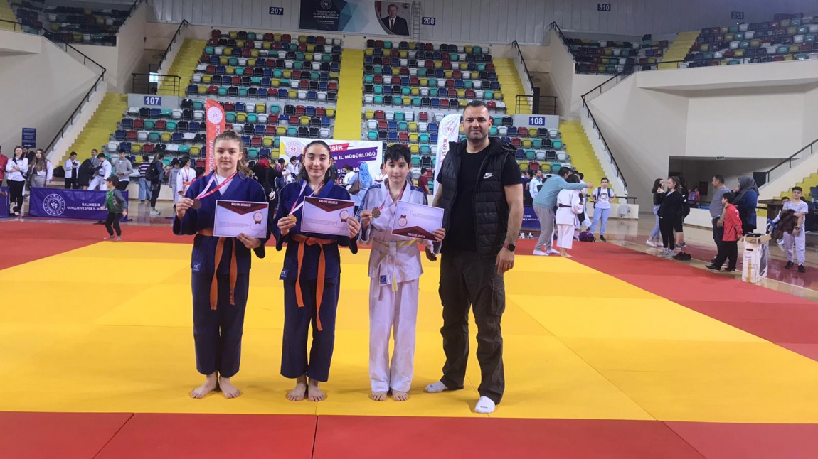 Öğrencilerimiz Judo' da Türkiye Şampiyonası Finallerine katılmaya hak kazandı. 
