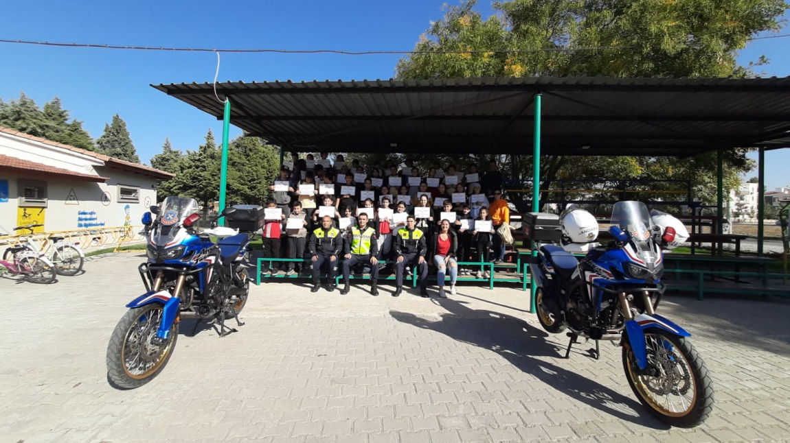 Öğrencilerimiz Akhisar Belediyesi Bisiklet Trafik Eğitim Parkı'nda Eğitim Aldı.