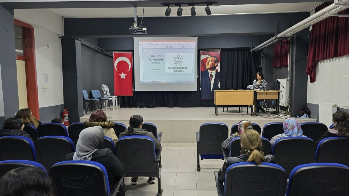 Okulumuz Rehber Öğretmenleri Tarafından Veli Bilgilendirme Semineri Gerçekleştirildi.